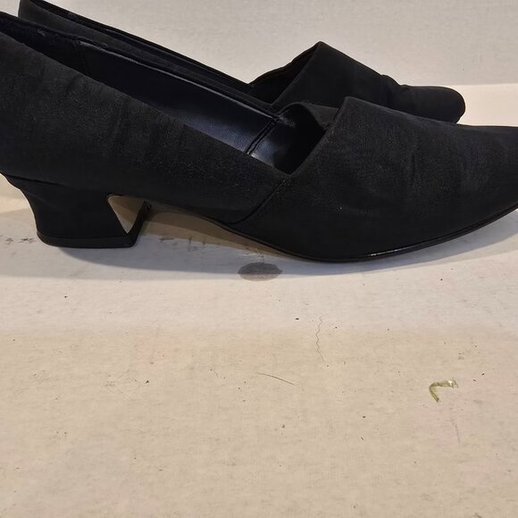 Women's Black Slip-on Dress Shoe CB Collections Emily size 8 1.5" heel - Picture 2 of 12